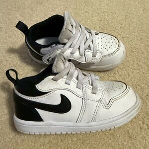 Toddler Nike Sneakers 8C